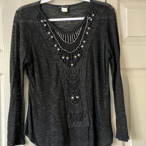 Fitted long sleeve top, adorned front
